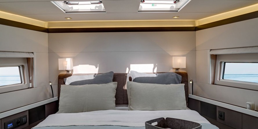 Beneteau Oceanis Yacht 62