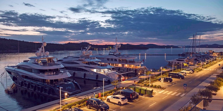 Beneteau Oceanis Yacht 62