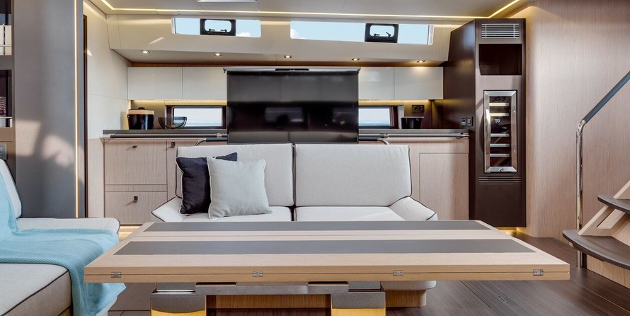 Beneteau Oceanis Yacht 62
