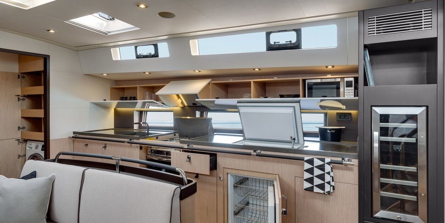 Beneteau Oceanis Yacht 62