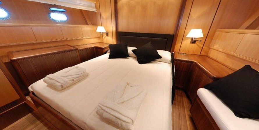 Overmarine Mangusta 72