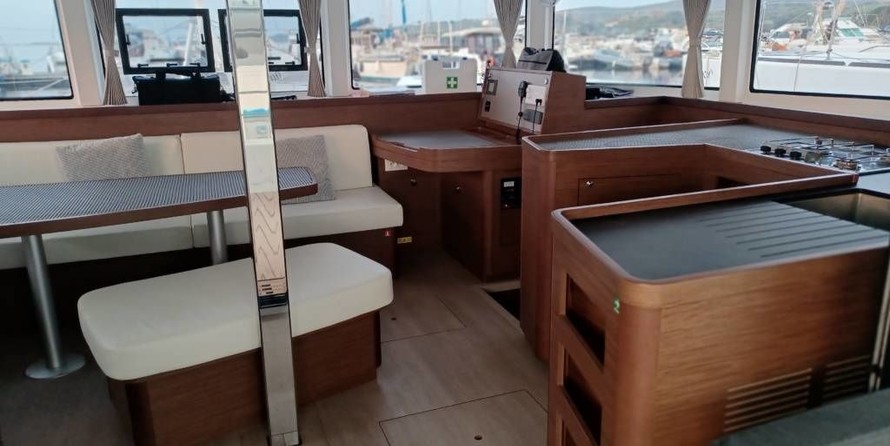 Lagoon 42