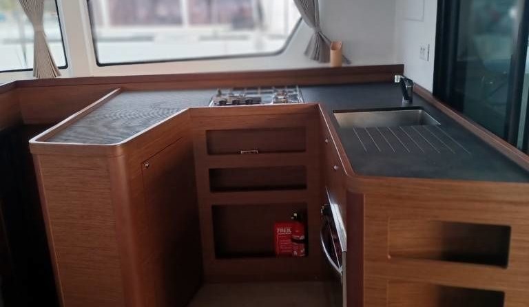 Lagoon 42