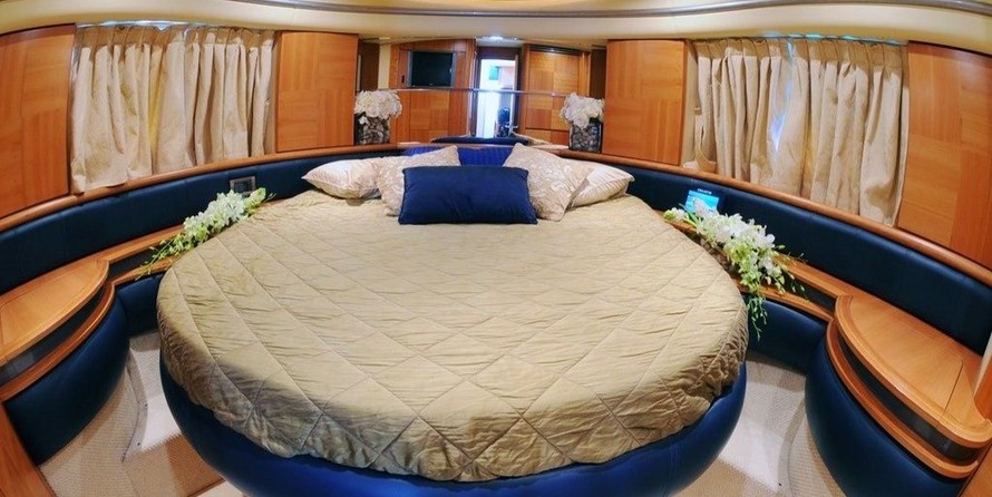 Azimut 50 Fly Galley Up