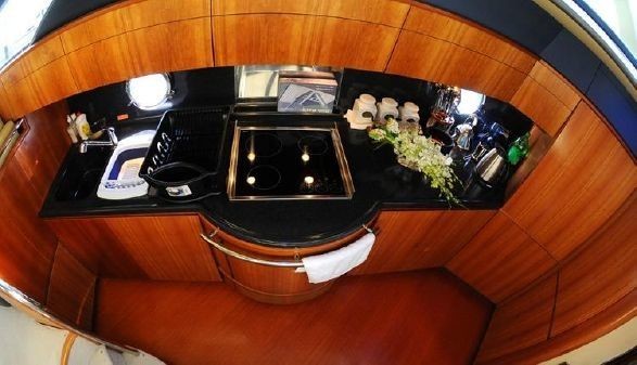 Azimut 50 Fly Galley Up