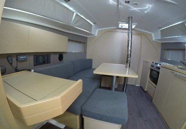 Beneteau Oceanis 38