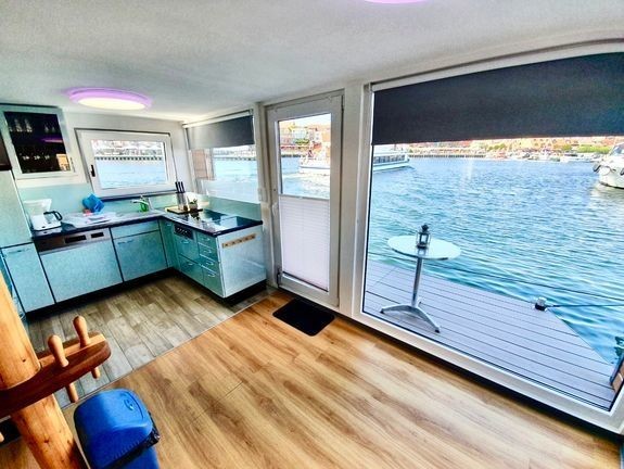 Houseboat 2020