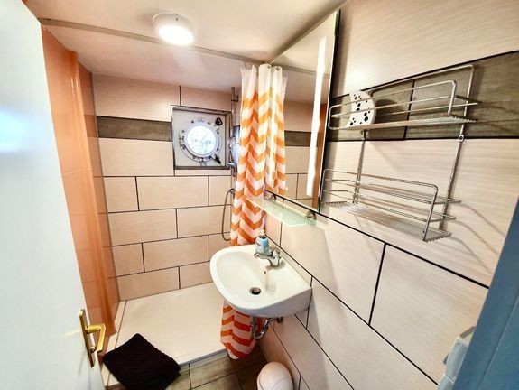 Houseboat 2020