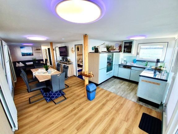 Houseboat 2020