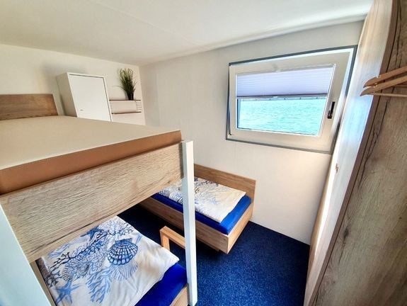 Houseboat 2020
