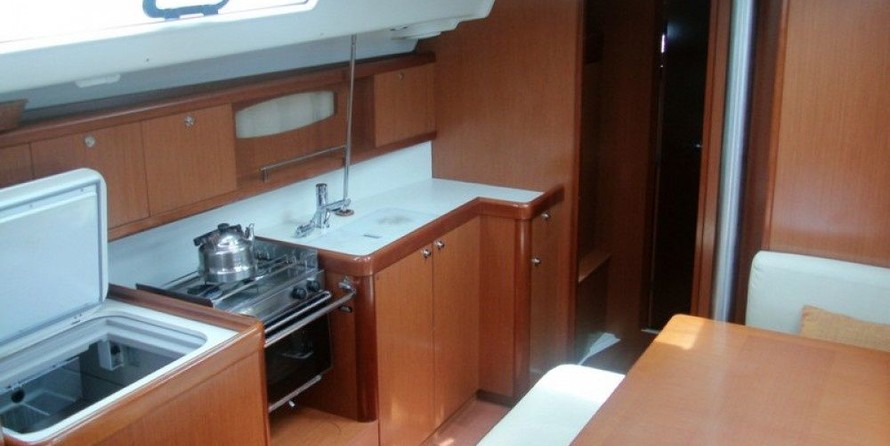 Beneteau Oceanis 43