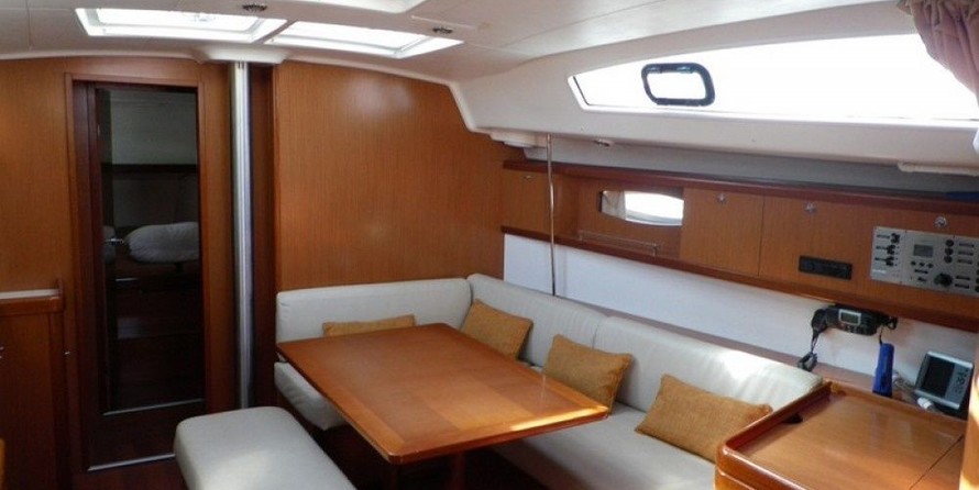 Beneteau Oceanis 43
