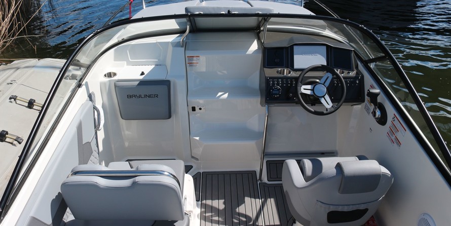 Bayliner VR5 Cuddy