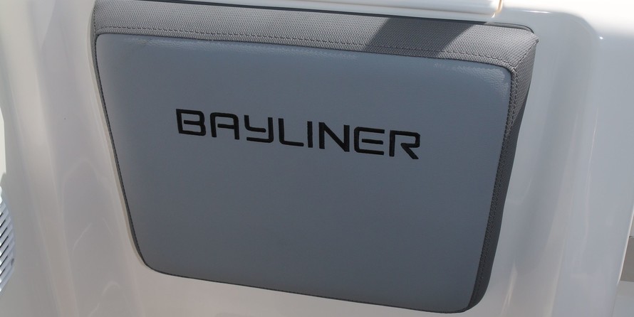 Bayliner VR5 Cuddy