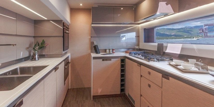 Fountaine Pajot Alegria 67