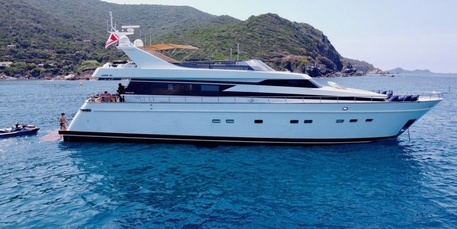 Cantieri di Pisa Akhir 85