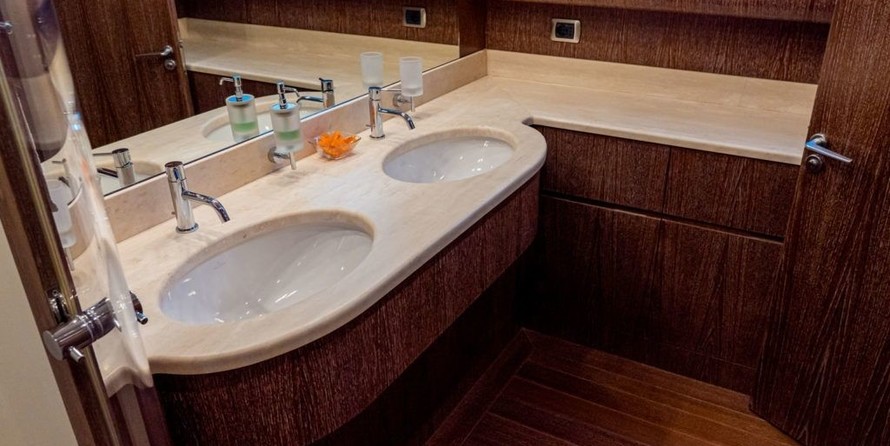 Cantieri di Pisa Akhir 85