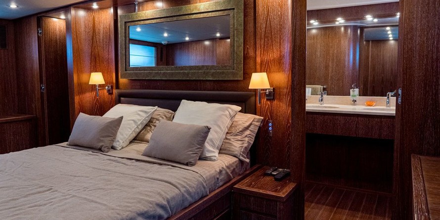 Cantieri di Pisa Akhir 85