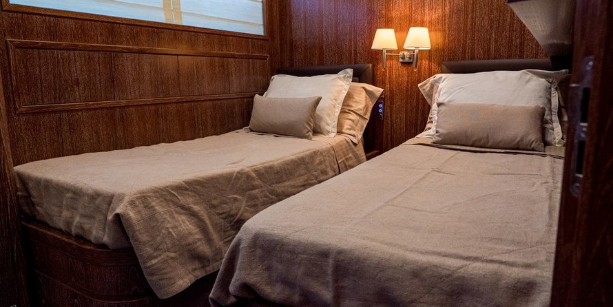 Cantieri di Pisa Akhir 85