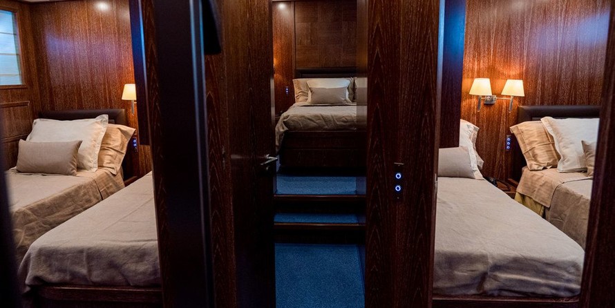 Cantieri di Pisa Akhir 85