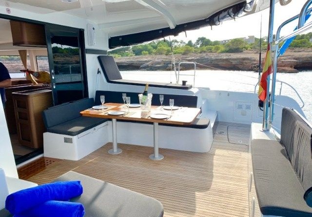 Lagoon 42