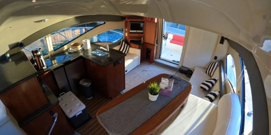 Cruisers Yachts 447 Sport Sedan