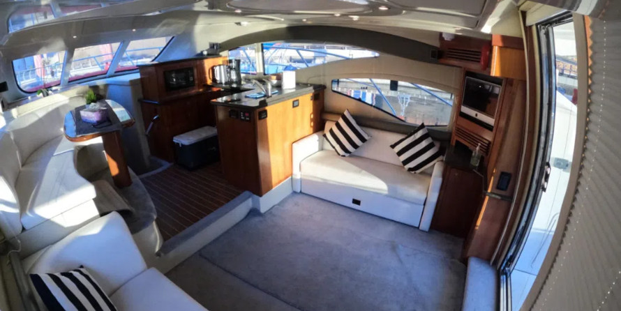 Cruisers Yachts 447 Sport Sedan