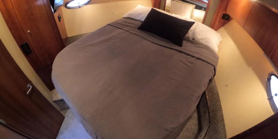 Cruisers Yachts 447 Sport Sedan