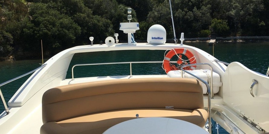Azimut 46