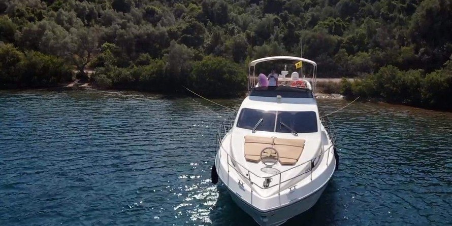 Azimut 46