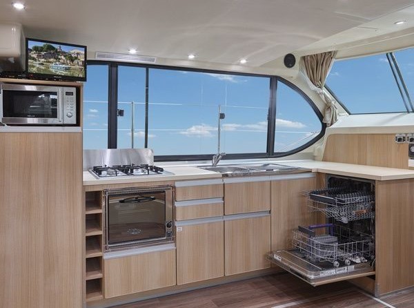 Cantieri estensi goldstar 560 c fly