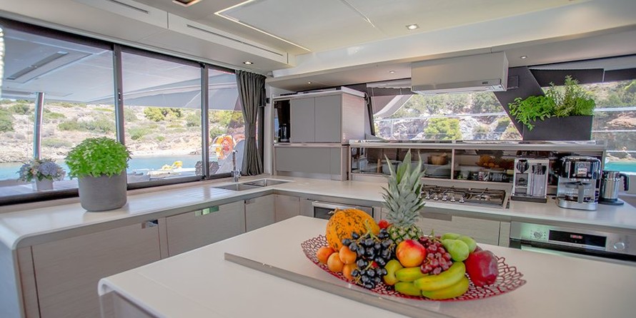 Fountaine Pajot Power 67