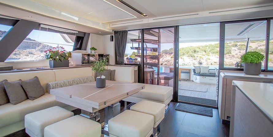 Fountaine Pajot Power 67