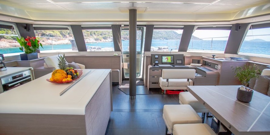 Fountaine Pajot Power 67