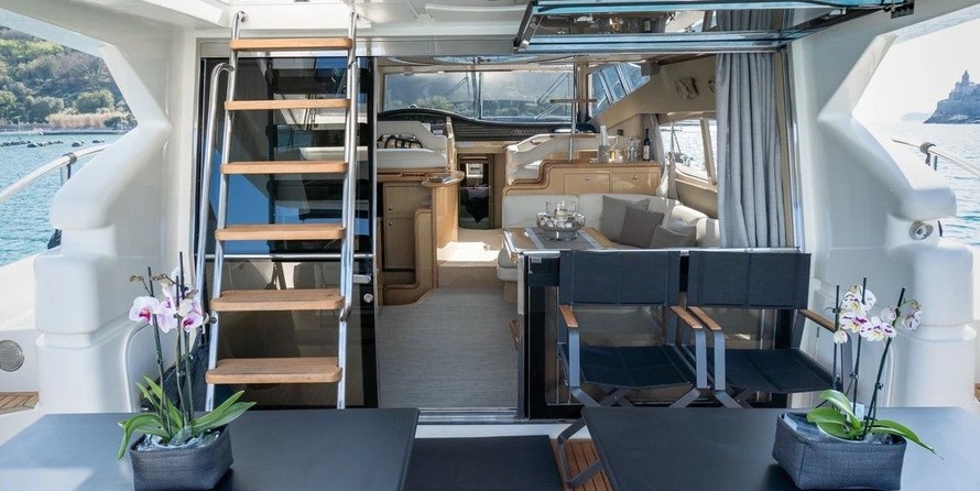 Ferretti 530