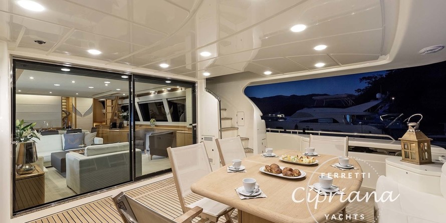 Ferretti 830