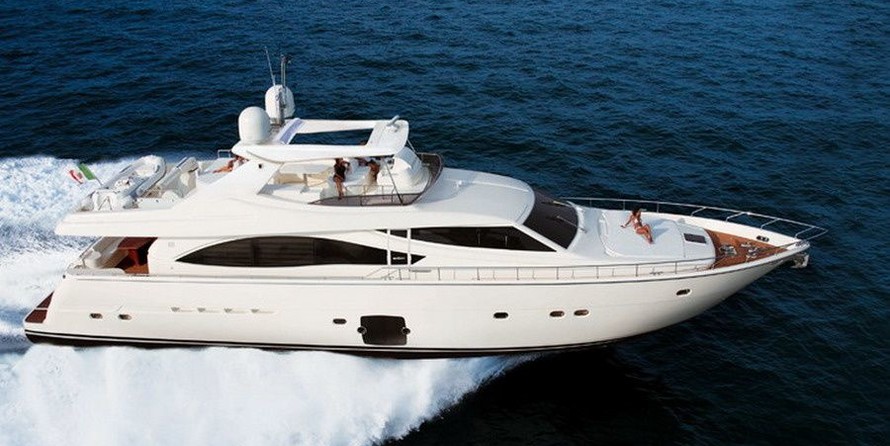 Ferretti 830