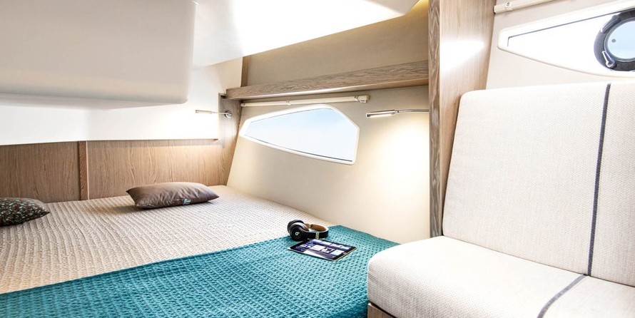 Sealine C330