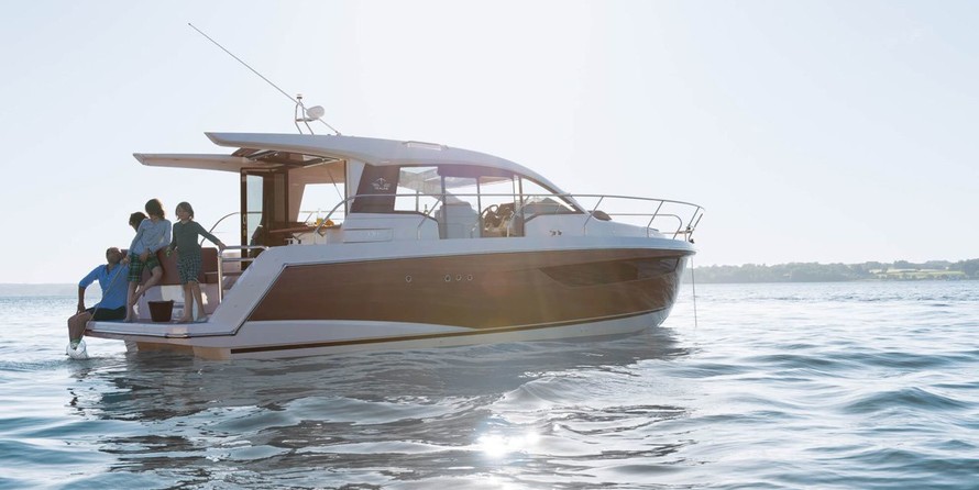 Sealine C330