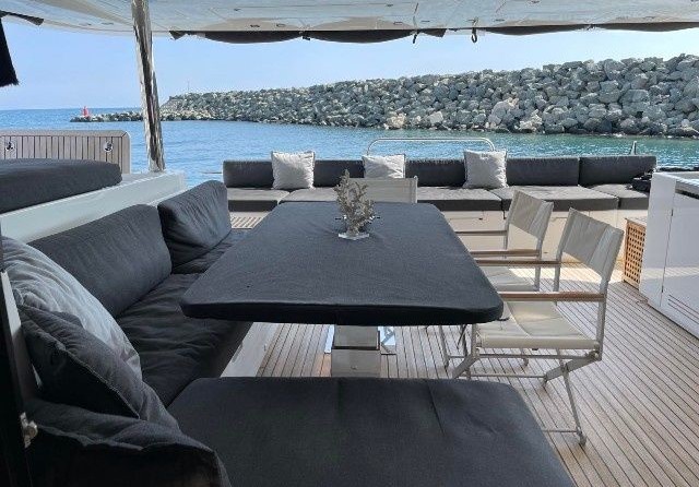 Luxury motor yacht pearl 60