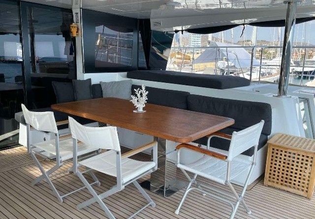 Luxury motor yacht pearl 60