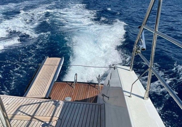 Luxury motor yacht pearl 60