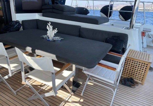 Luxury motor yacht pearl 60