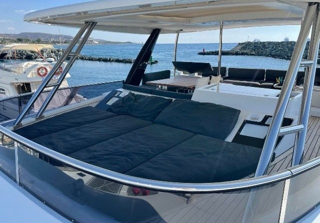 Luxury motor yacht pearl 60