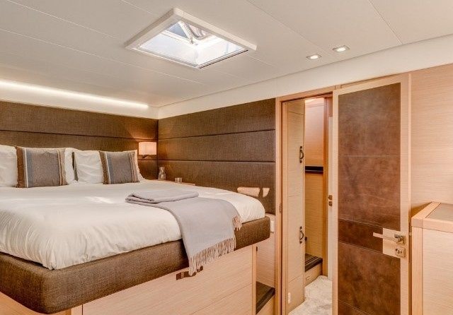 Luxury motor yacht pearl 60