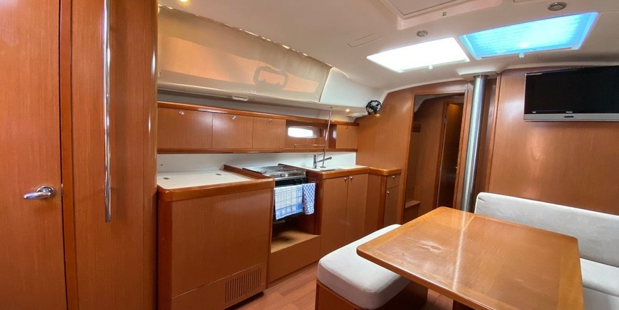 Beneteau Oceanis 43