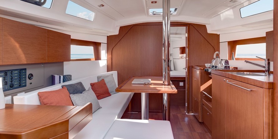 Beneteau Oceanis 35