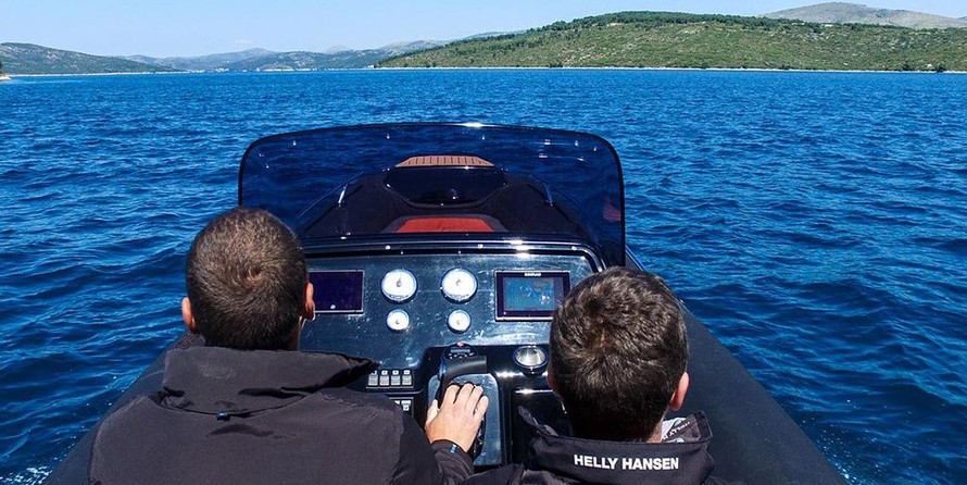 Avon Tender 850 Grand