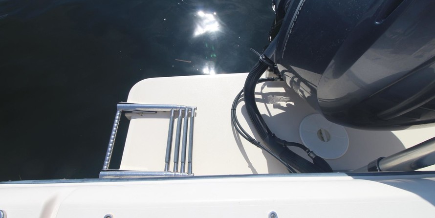 Grady-White Freedom 225