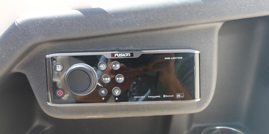 Grady-White Freedom 225